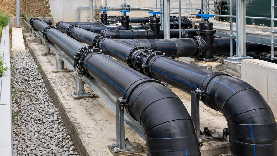 Black HDPE pressure pipes with flanged joints