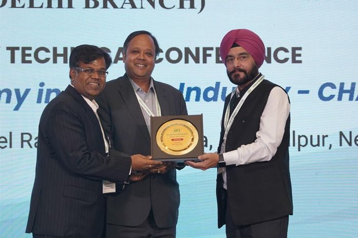 Speaker felicitation at the Indian Rubber Institute Delhi conference